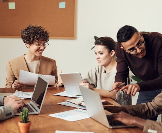 Content pexels-fauxels-3184360