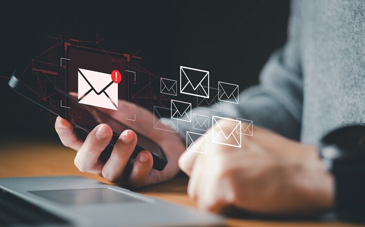 How Mobile Interaction Moments Trigger Instant Emails That Drive Sales mobile email marketing